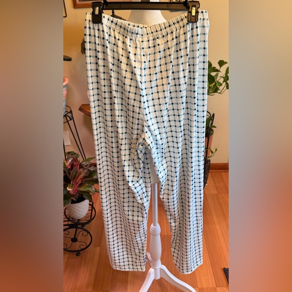 NWOT Unbranded Women’s XL Loose Fit Elastic Waist Bottoms White Black Blue - Picture 2 of 11